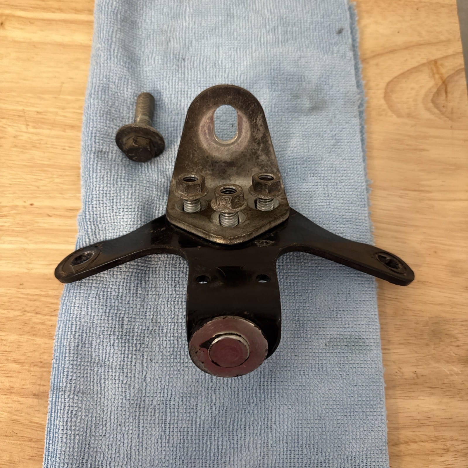 00-06 Harley Davidson Heritage Softail FXSTSI Engine Motor Mount Bracket